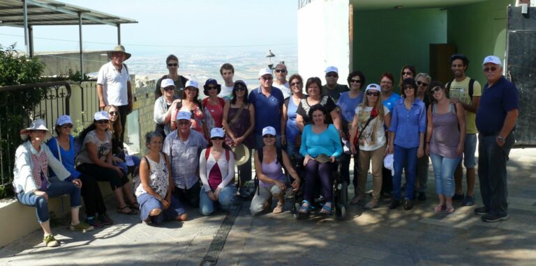 תמונה קבוצתית בטיול