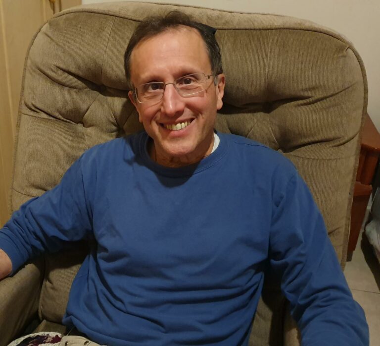 ד"ר מיטשל בקר, פסיכולוג קליני בכיר, אבא של ישי